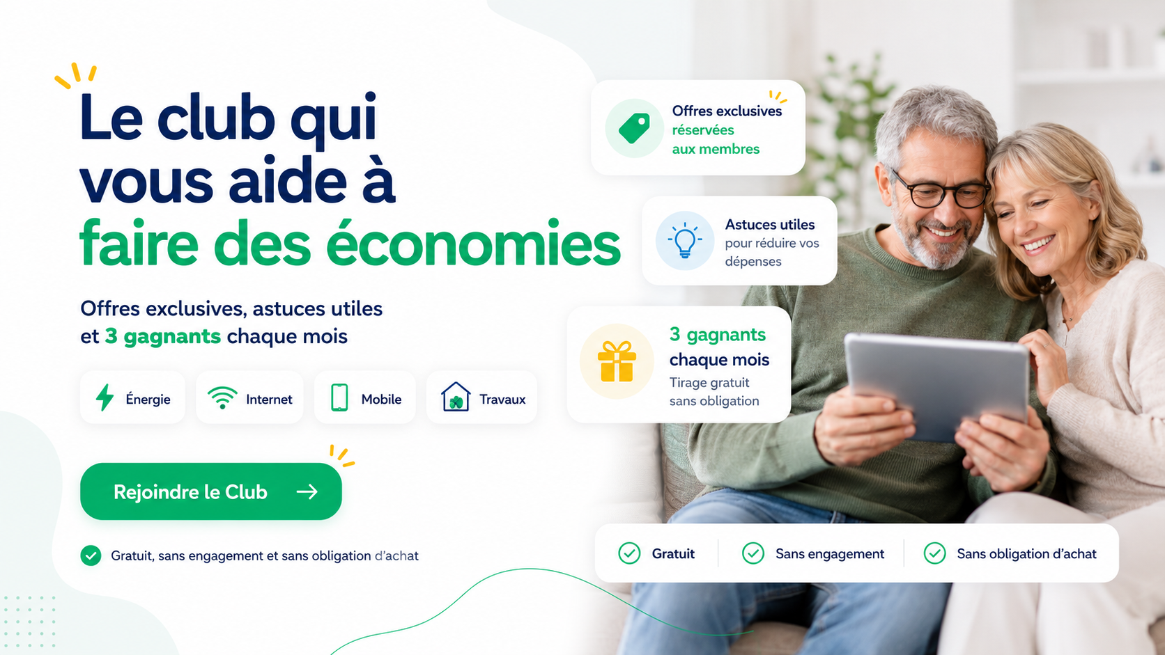 Couple heureux consultant des bons plans sur tablette